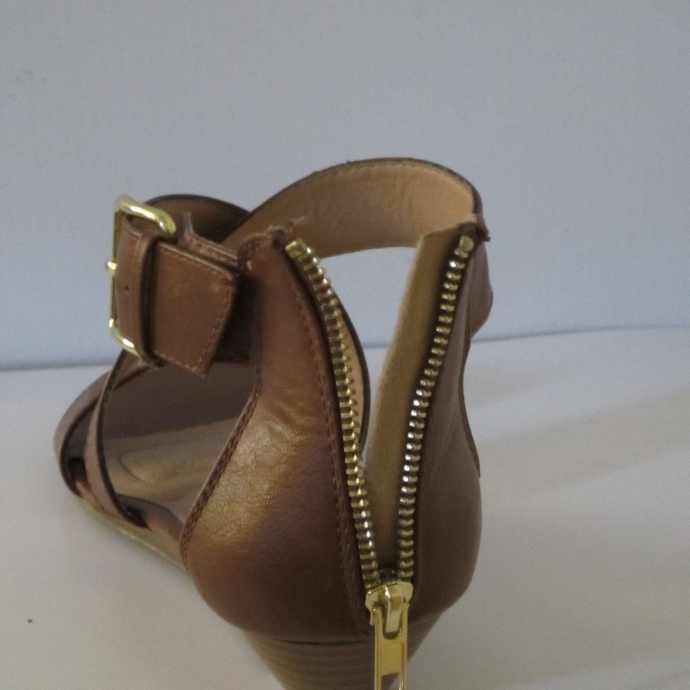 DexFlex wedge Sandals sz (.5